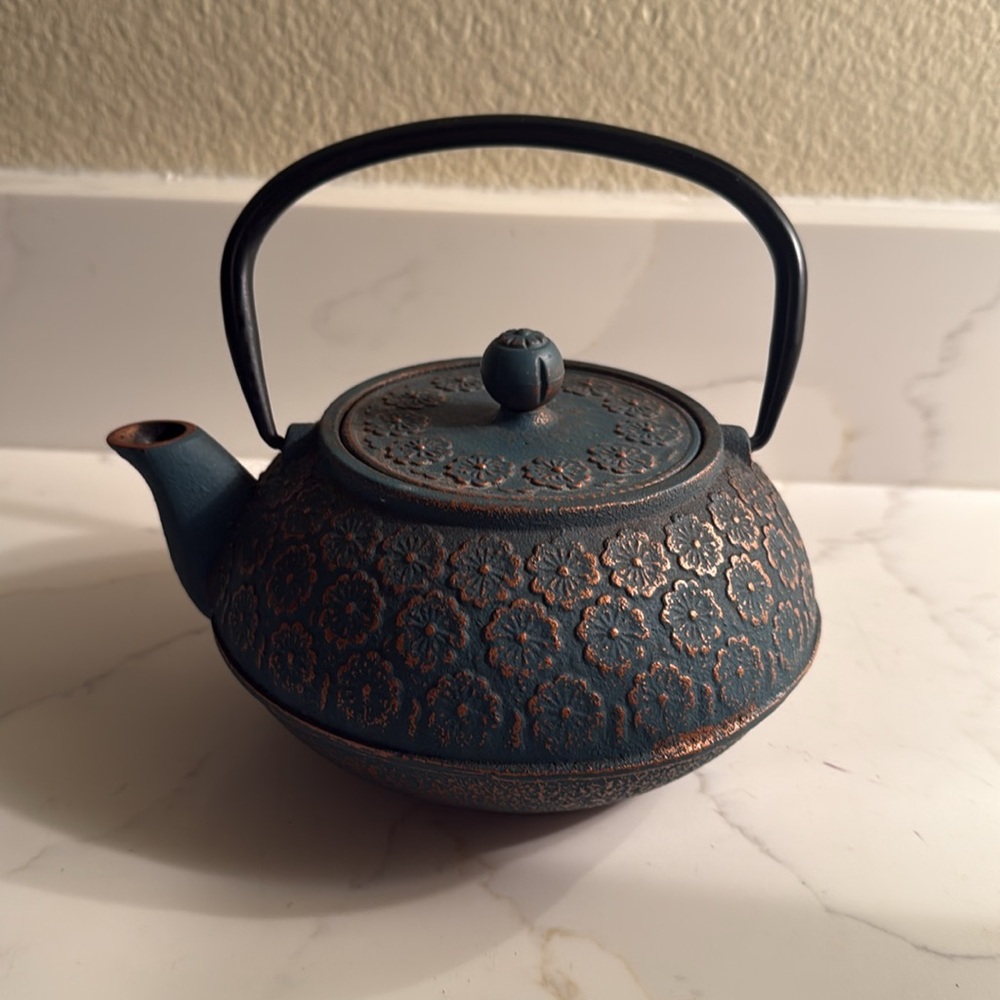 Vintage Decorative Cast Iron Japanese Teapot - Picture 7 of 9